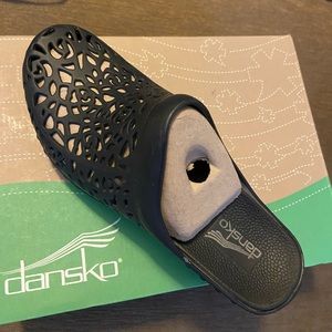 Pippa molded black dansko shoe size 39